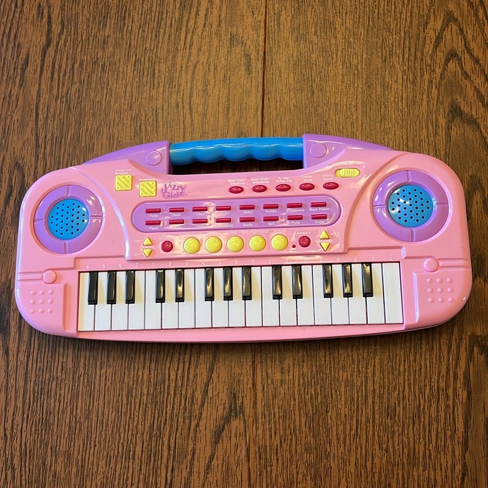 Kid's electronic musical keyboard